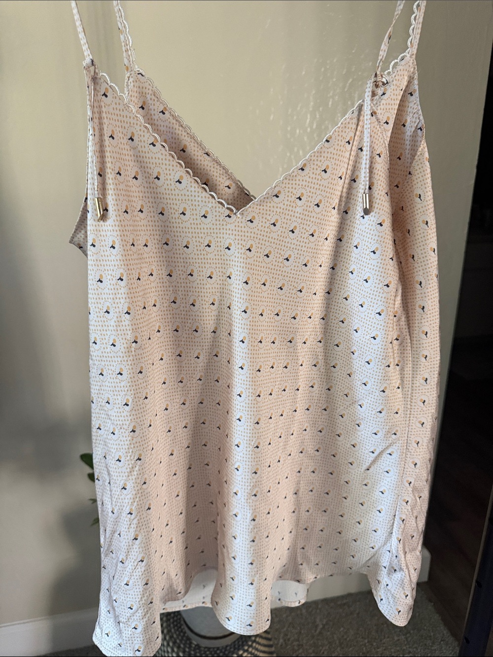 PAIGE Cream Lace-Trim V-Neck Camisole with Tiny 🌷 TulipPrint Size M - Picture 5 of 6